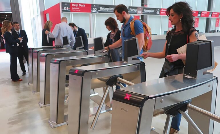 Control inteligente de accesos: cómo los tornos están transformando la seguridad urbana