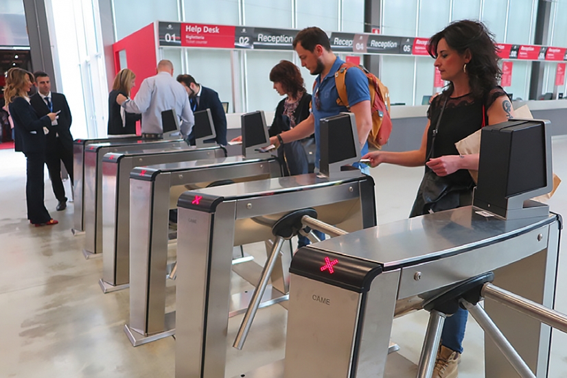 Control inteligente de accesos: cómo los tornos están transformando la seguridad urbana